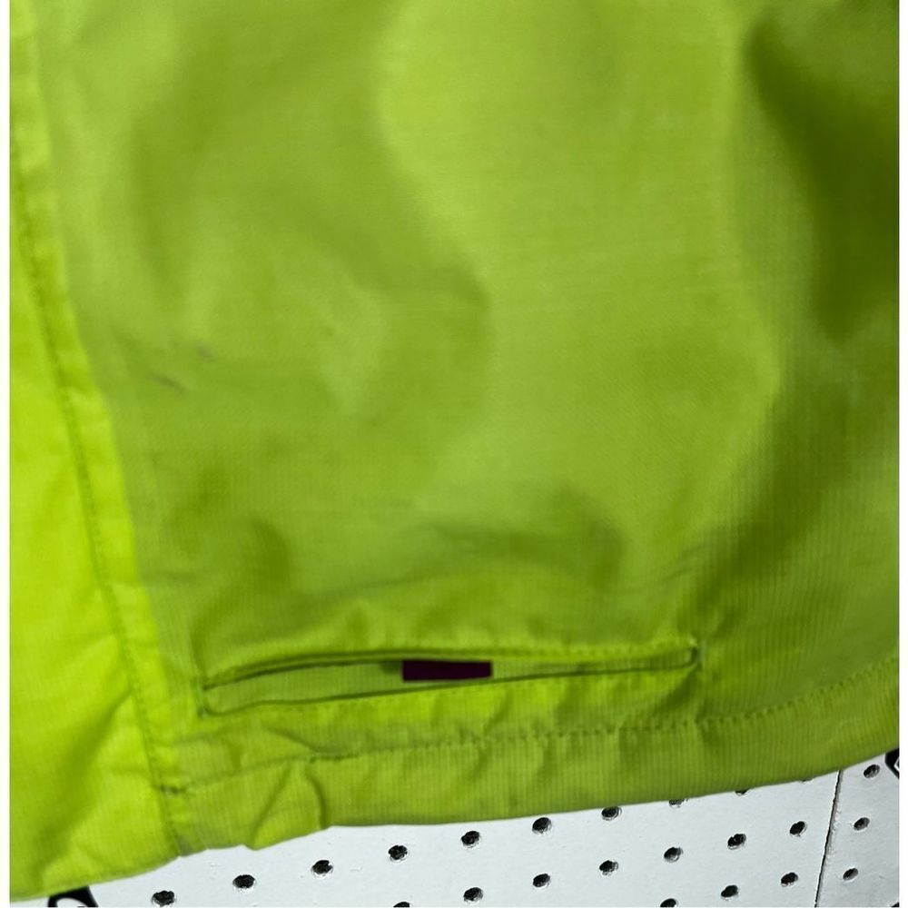 Volcom snowboarding jacket - Picture 3 of 16